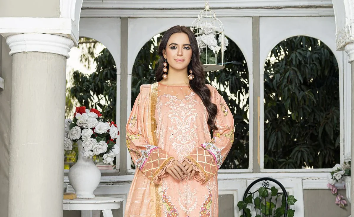 Embrace the Vibrant Splendor of Pakistani Suits